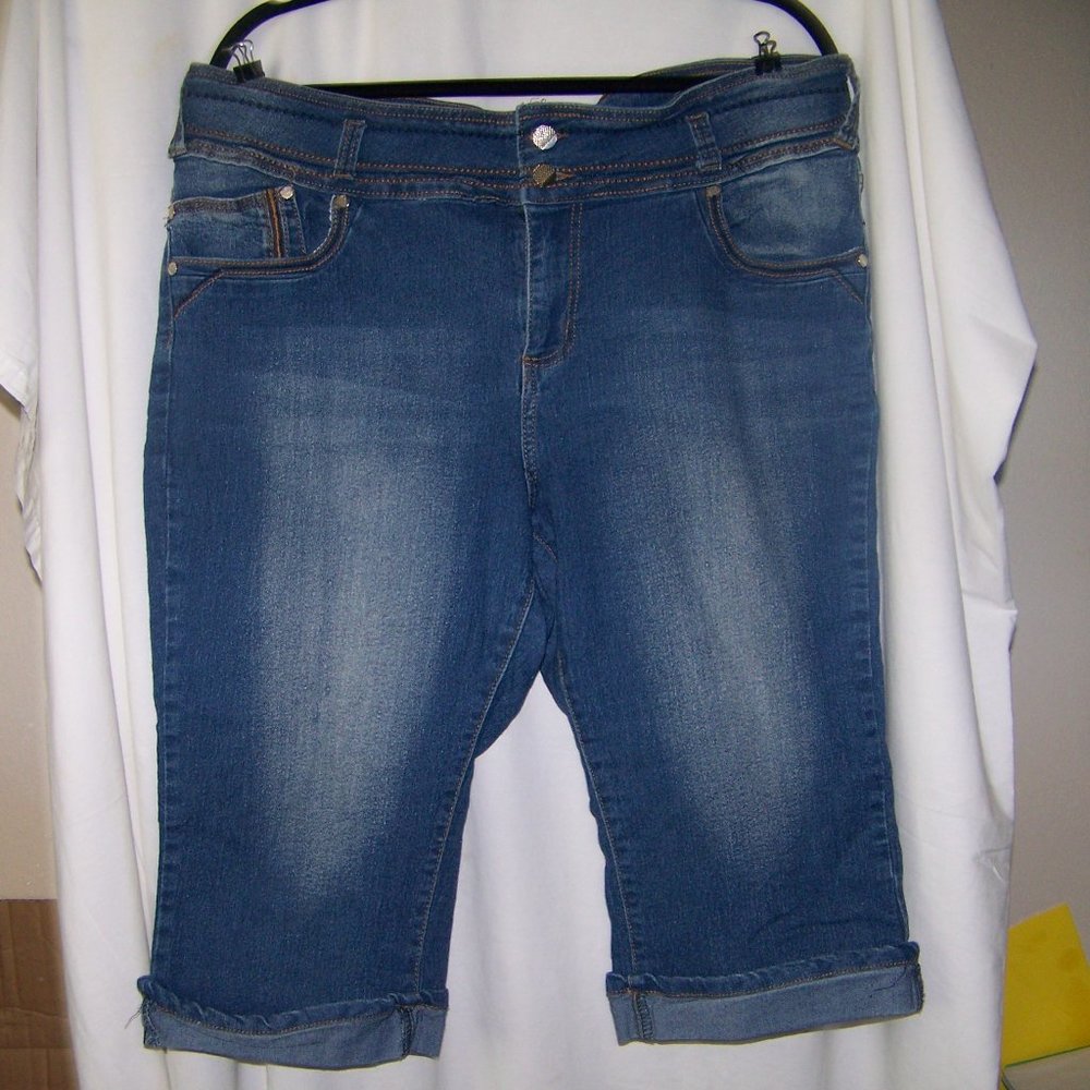 LA Chula cuffed capris, stone washed blue